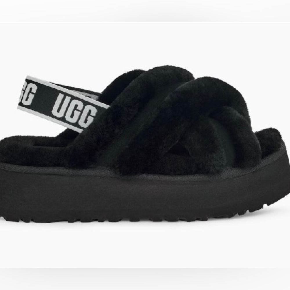 UGG slippers, size 8